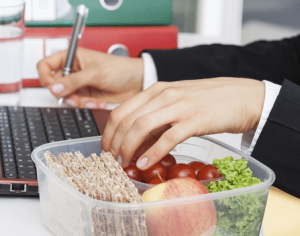 Como ter uma alimentação saudável no trabalho?