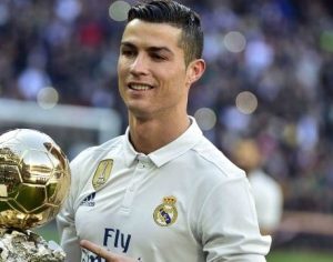 Cristiano Ronaldo conquista a terceira bola de ouro da France Football