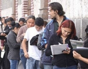 Desemprego: Sine Londrina amanhece com fila de mais de 200 pessoas