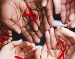 Dezembro Vermelho: alguns mitos sobre a AIDS e o vírus do HIV