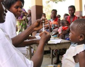 Metade da população mundial não tem acesso a serviços básicos de saúde