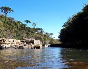 Banhistas devem tomar cuidado para evitar acidentes em águas rasas