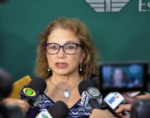 UEL cede à pressão e encaminha dados para entrar no Meta 4