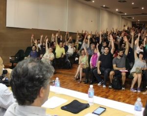 Professores da UEL aprovam indicativo de greve caso salários não sejam depositados