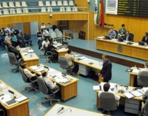 Vereadores questionam secretários sobre aumento do IPTU em Londrina