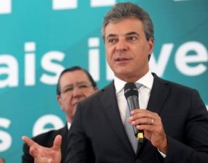 Justiça determina bloqueio de bens do ex-governador Beto Richa