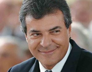 Na mira da justiça, Beto Richa deixa o governo para concorrer ao Senado