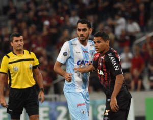 Londrina perde para o Atlético e está fora da final do Paranaense
