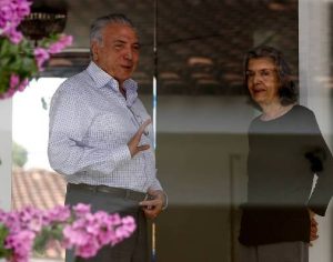 Temer é flagrado em conversa com presidente do STF, em sua casa