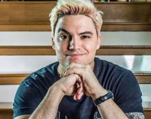 Felipe Neto vem à Londrina para peça no Teatro Marista