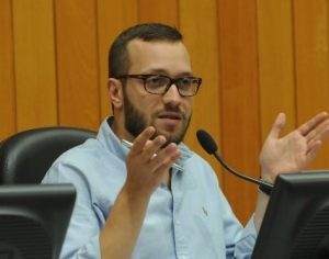 Xingamentos do vereador Filipe Barros à manifestantes, não renderá punição