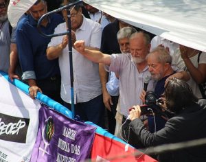 Em apoio a Lula, movimentos sociais convocam ato permanente em Curitiba