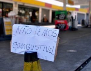 Mais da metade dos postos de combustíveis de Londrina não abrirão hoje