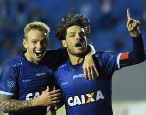 Londrina vence o Coritiba no Café e se reabilita na competição