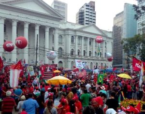 Tradicional festa do 1º de Maio conta com 23 mil pessoas em Curitiba