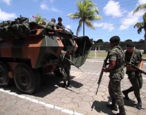 Exército Brasileiro e PRF desbloqueiam rodovias no norte do Paraná