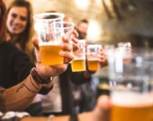 Vereadores aprovam proibição de consumo de bebida alcoólica em locais públicos de Londrina