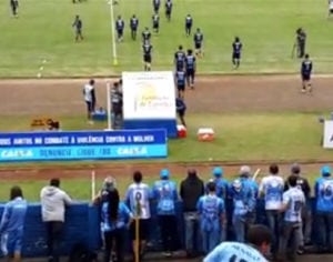Tubarão faz treino aberto no Café e torcida cobra equipe após derrota