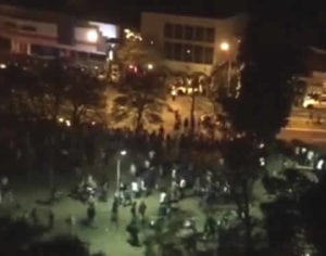 Vídeo mostra ação da Guarda Municipal contra jovens em praça de Londrina