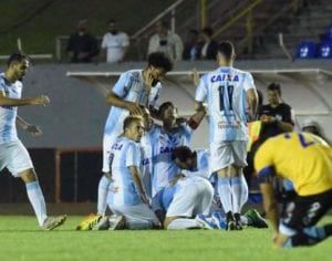 Tubarão enfrenta ex-técnico Tencati nesta sexta no estádio do Café