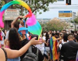 Quase 10 mil pessoas participam da 2ª Parada LGBTI+ em Londrina