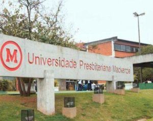 Faculdade suspende rapaz que publicou vídeo dizendo que ‘negraiada vai morrer’