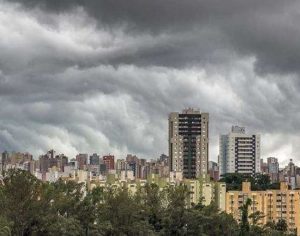 Defesa Civil alerta para risco de temporal em Londrina e região