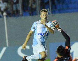 Dagoberto perde pênalti, LEC empata e chances de acesso diminuem