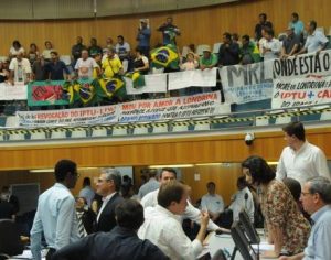 Vereadores de Londrina arquivam projeto que revoga o IPTU