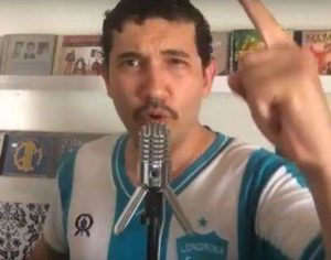 Torcedor do LEC faz paródia de Freddie Mercury para convocar torcida