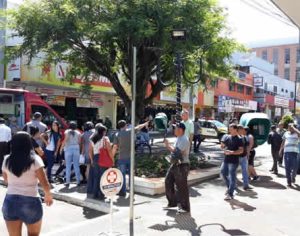 Tentativa de assalto a carro forte provoca tiroteio em Rolândia