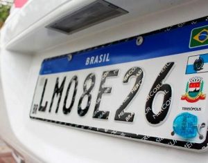 Placas do modelo Mercosul entram em vigor este mês no Paraná