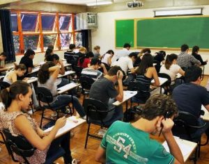 Abstenção chega a 5,7% no primeiro dia da 2ª fase do vestibular UEL