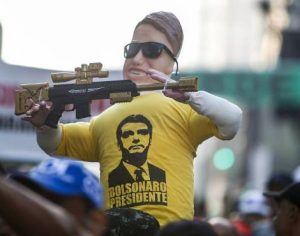 Bolsonaro assina nesta terça-feira decreto que facilita posse de armas