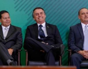 Bolsonaro deve flexibilizar regras sobre posse de arma até o dia 22