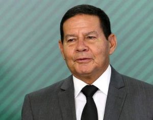 Ameaça a Jean Wyllys é “crime contra a democracia”, diz Mourão