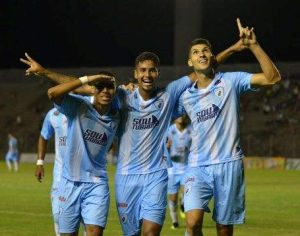 Londrina vence o Cascavel por 3 a 0 e já lidera o grupo no Paranaense