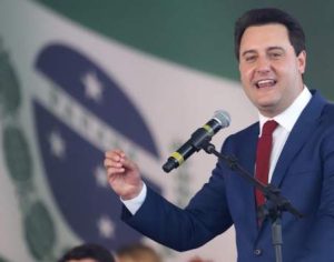 Ratinho Júnior anuncia redução de preços de serviços do Detran