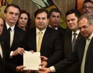 Trabalhador levará 40 anos para chegar a 100% do benefício, diz ministro
