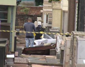 Cadáver é abusado sexualmente no cemitério São Pedro em Londrina
