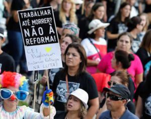 Entidades promovem protesto contra a Reforma da Previdência em Londrina