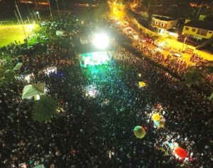 Carnaval de Londrina dá show com 25 mil pessoas no embalo de Bafo Quente