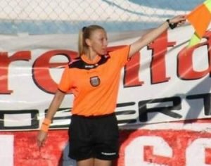 Torcedores jogam água fervendo em bandeirinha em partida na Argentina