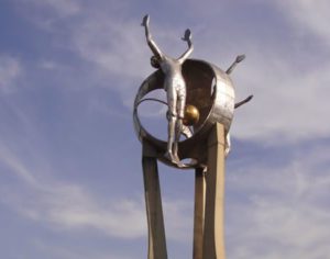 Monumento é retirado da Dez de Dezembro para continuidade das obras