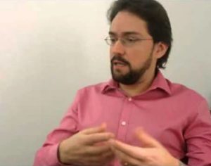 ‘Pressão social por sucesso’, também pode ajudar a explicar massacre diz psicanalista