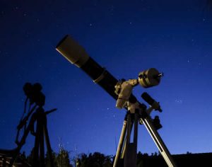 Evento de Astronomia sorteia telescópios e brindes da NASA na UEL