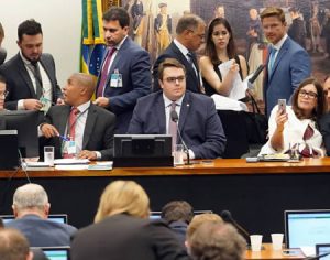Deputados aprovam Previdência na Comissão de Justiça com 48 votos a 18
