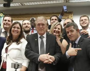 Governo oferece R$ 40 milhões para deputados que votarem pela reforma