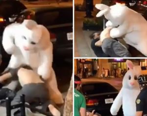 ‘Coelhinho da Páscoa’ entra em briga para salvar mulher agredida; assista