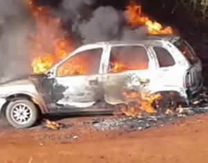 Homem que ateou fogo em carro com criança é preso no Paraná